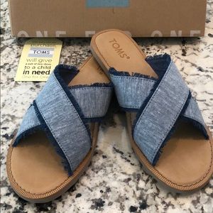 New TOMS slide sandals size 8
